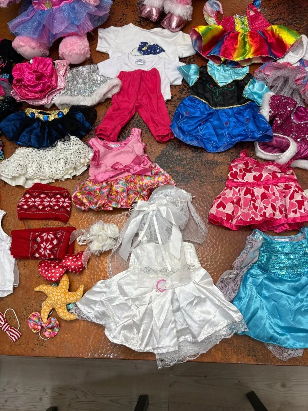 Build-A-Bear Lot    Glisten,  Twinkle,  Pink Teddy Bear    32 outfits of clothes